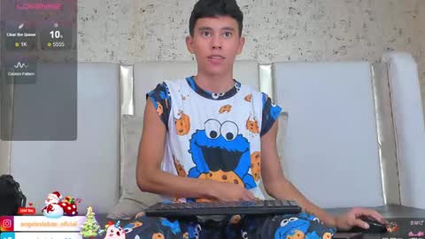 ngel Esteban  online show from December 5, 2024, 3:37 am
