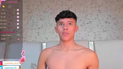 ngel Esteban  online show from March 4, 2025, 7:19 am