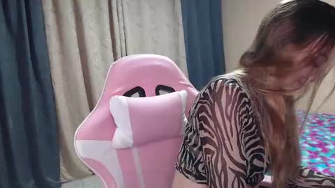 Angel Girl online show from June 19, 2026, 9:29 pm
