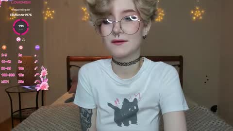 Snapshot of angel_julles chatting on November 6, 2025, 1:06 am Angel Dust online show from November 6, 2025, 1:06 am