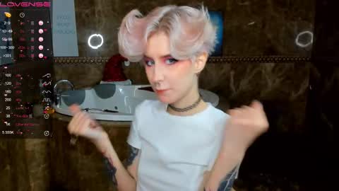 Snapshot of angel_julles chatting on December 19, 2025, 1:01 am Angel Dust online show from December 19, 2025, 1:01 am