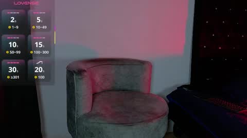 angel_kyrozz online show from April 30, 2026, 8:57 pm