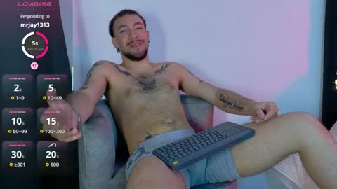 angel_kyrozz online show from May 13, 2026, 6:49 pm