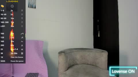 angel_kyrozz online show from June 17, 2026, 7:04 pm