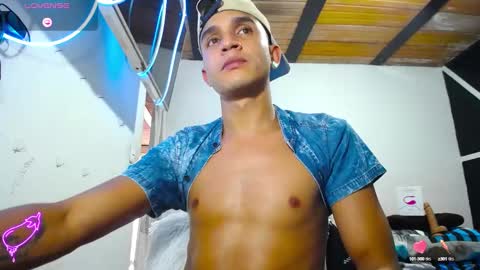 Snapshot of angel_latinboy chatting on January 31, 2025, 8:01 pm Angel online show from January 31, 2025, 8:01 pm