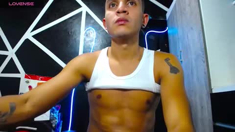 Snapshot of angel_latinboy chatting on February 17, 2025, 10:36 pm Angel online show from February 17, 2025, 10:36 pm