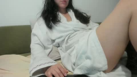 angel_lee__ online show from May 6, 2026, 12:43 pm