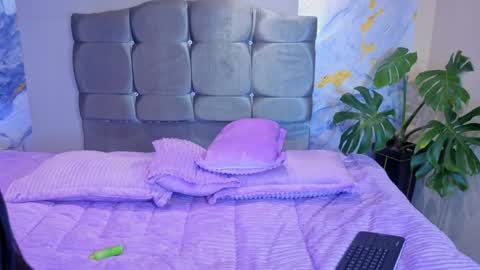 Snapshot of angel_medussa chatting on June 1, 2026, 8:32 pm angel_medussa online show from June 1, 2026, 8:32 pm