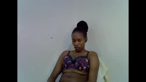 Snapshot of angel_mia5 chatting on December 18, 2025, 12:38 am angel_mia5 online show from December 18, 2025, 12:38 am