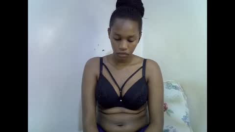 Snapshot of angel_mia5 chatting on December 22, 2025, 3:25 am angel_mia5 online show from December 22, 2025, 3:25 am