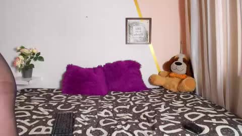 Snapshot of angel_shiny chatting on October 28, 2025, 7:05 pm Angel online show from October 28, 2025, 7:05 pm