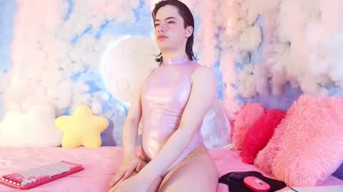 Snapshot of angel_shiny chatting on November 27, 2025, 9:22 am Angel online show from November 27, 2025, 9:22 am