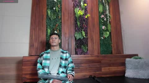 Snapshot of angel_silva_ chatting on April 7, 2026, 11:32 am Angel online show from April 7, 2026, 11:32 am