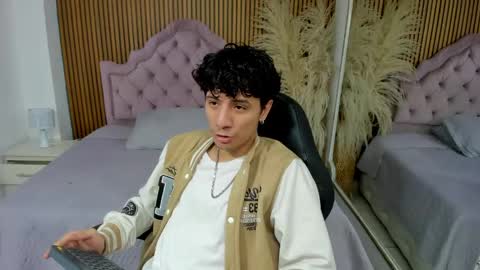 Angel online show from June 5, 2026, 4:52 am