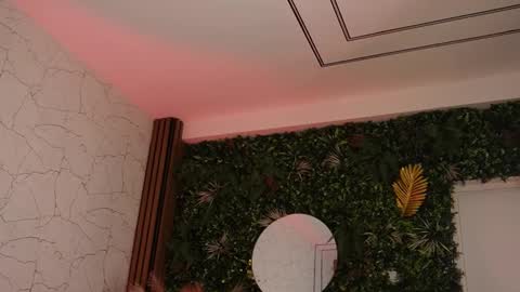 Anysia online show from December 4, 2025, 5:06 am