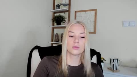 Snapshot of angela21babe chatting on February 6, 2026, 7:02 am Angela online show from February 6, 2026, 7:02 am