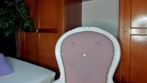 Snapshot of angela_boobies chatting on September 28, 2025, 11:37 am angela_boobies online show from September 28, 2025, 11:37 am