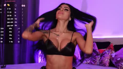 Angela online show from November 19, 2025, 2:17 pm