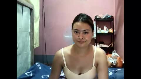Snapshot of angela_rose12345 chatting on April 27, 2026, 7:17 am angela_rose12345 online show from April 27, 2026, 7:17 am