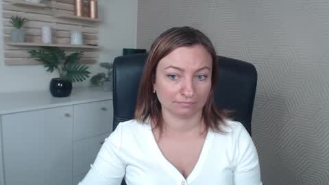 Snapshot of angela_samt chatting on September 22, 2025, 5:42 am Angela online show from September 22, 2025, 5:42 am