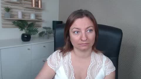 Snapshot of angela_samt chatting on September 23, 2025, 6:27 am Angela online show from September 23, 2025, 6:27 am