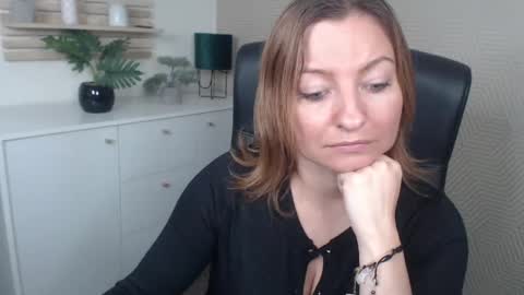 Snapshot of angela_samt chatting on September 24, 2025, 7:12 am Angela online show from September 24, 2025, 7:12 am