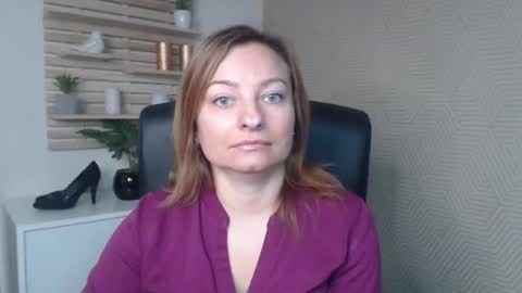 Snapshot of angela_samt chatting on September 30, 2025, 5:45 am Angela online show from September 30, 2025, 5:45 am