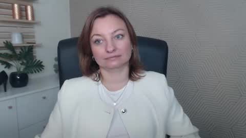 Angela online show from November 5, 2025, 6:46 am