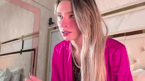 Snapshot of angela_white22 chatting on May 5, 2026, 7:11 pm angela_white22 online show from May 5, 2026, 7:11 pm