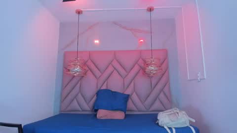 Snapshot of angelaa_cute chatting on April 20, 2026, 12:30 pm ANGELA online show from April 20, 2026, 12:30 pm