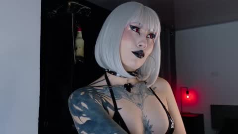 Snapshot of angelabl0odborne chatting on October 9, 2025, 6:28 pm Angela help me reach 100 thumbs up online show from October 9, 2025, 6:28 pm