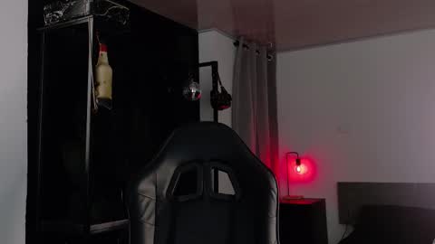 Snapshot of angelabl0odborne chatting on October 10, 2025, 7:35 pm Angela help me reach 100 thumbs up online show from October 10, 2025, 7:35 pm