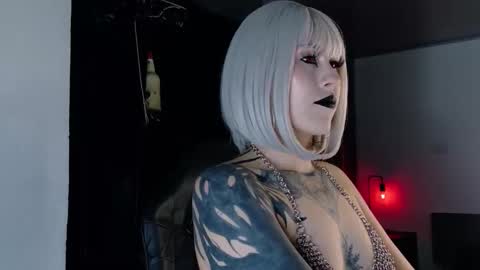 Snapshot of angelabl0odborne chatting on October 30, 2025, 11:05 pm Angela help me reach 100 thumbs up online show from October 30, 2025, 11:05 pm