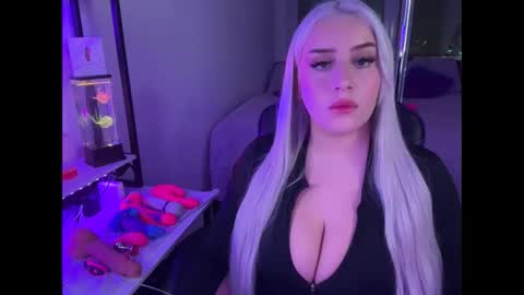 angeladiamondd1 online show from January 29, 2025, 6:01 am