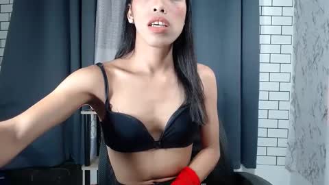 SENORITA online show from March 9, 2025, 5:06 pm