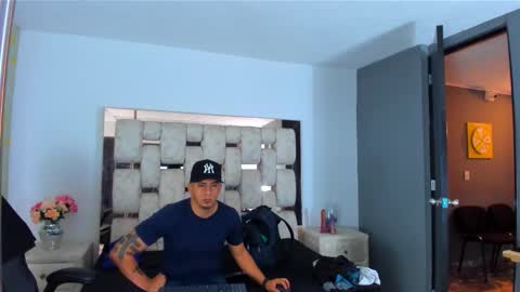 Angel And Cris online show from September 18, 2025, 12:07 pm
