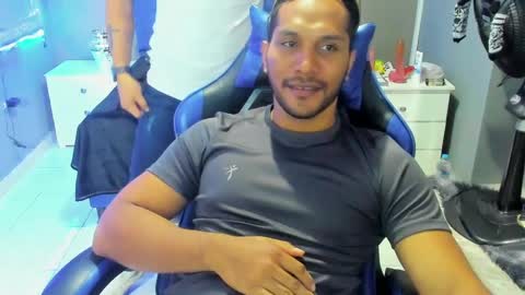 Angel And Cris online show from September 19, 2025, 12:28 pm