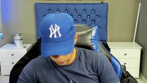 Angel And Cris online show from September 25, 2025, 12:09 pm