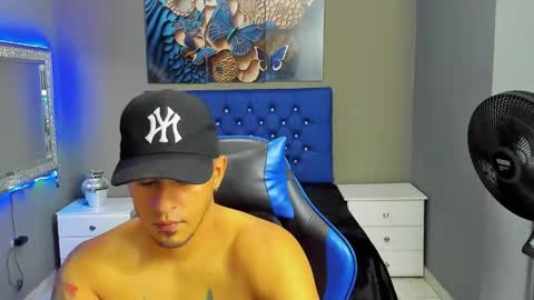 Angel And Cris online show from October 20, 2025, 12:27 pm