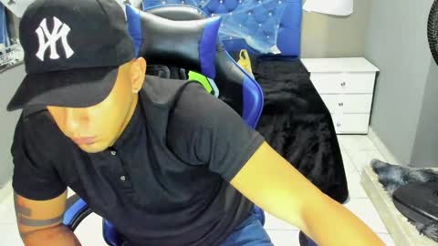 Angel And Cris online show from October 24, 2025, 12:12 pm