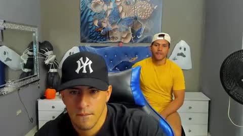 Angel And Cris online show from October 25, 2025, 12:23 pm