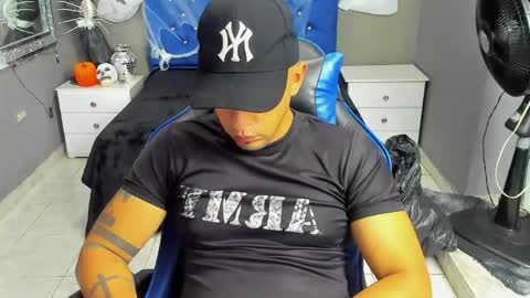 Angel And Cris online show from October 28, 2025, 12:09 pm