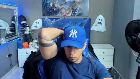 Angel And Cris online show from October 29, 2025, 12:18 pm