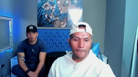 Angel And Cris online show from November 4, 2025, 12:37 pm