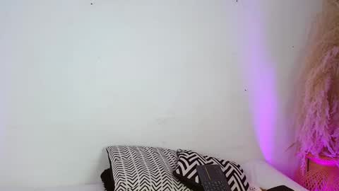 Snapshot of angelbacker chatting on December 17, 2025, 4:46 pm Angel online show from December 17, 2025, 4:46 pm