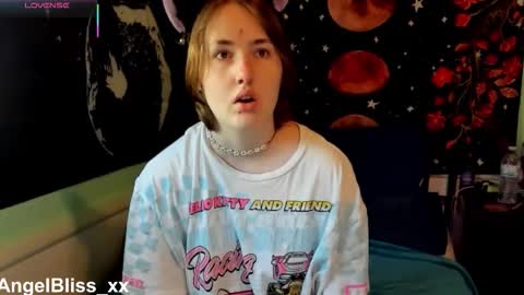 Angel online show from December 3, 2025, 5:33 pm
