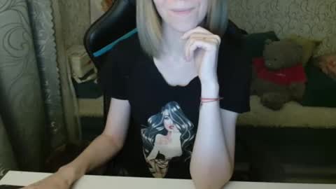 Snapshot of angelcute32 chatting on October 9, 2025, 3:32 pm AngelCute32 online show from October 9, 2025, 3:32 pm