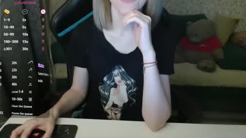 AngelCute32 online show from November 3, 2025, 3:57 pm