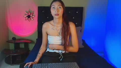 Snapshot of angeldreams15 chatting on April 1, 2026, 6:49 pm angeldreams15 online show from April 1, 2026, 6:49 pm