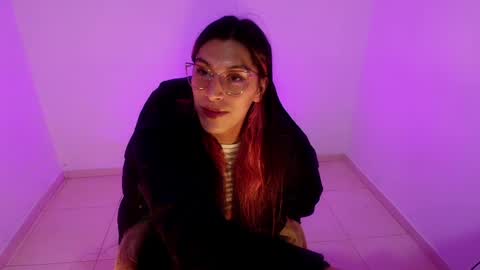 Snapshot of angele_johnson chatting on April 7, 2026, 8:42 pm angele online show from April 7, 2026, 8:42 pm